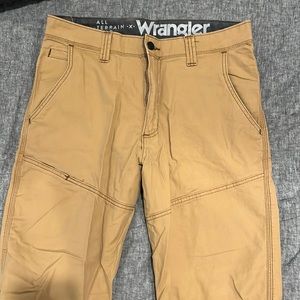 Wrangler Men's ATG Canvas Straight Fit
Slim 5-Pocket Pants - Tan 32×32